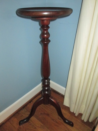 Traditional Turned Column Pedestal Stand