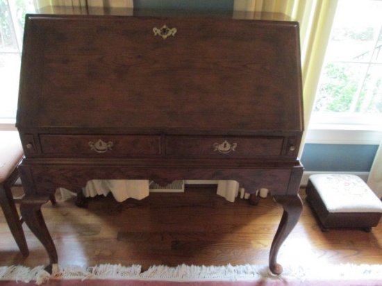 Henredon Queen Anne Style Slant Front Writing Desk