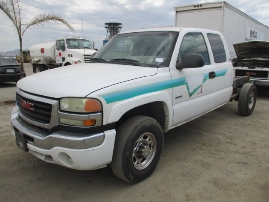 2005 GMC 2500HD Extended-Cab Cab & Chassis,
