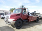 2002 International 4300 S/A Tow Truck,