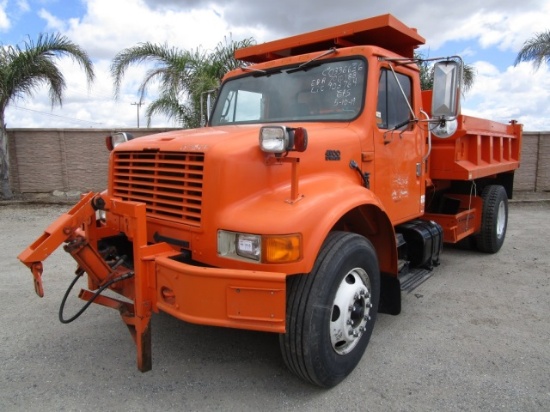 International 4900 S/A Dump Truck,