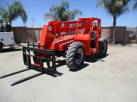 Skytrak 8042 Telescopic Reach Lift,