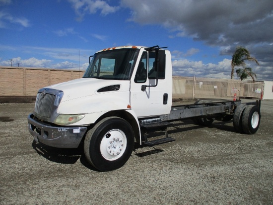 2004 International 4300 S/A Cab & Chassis,