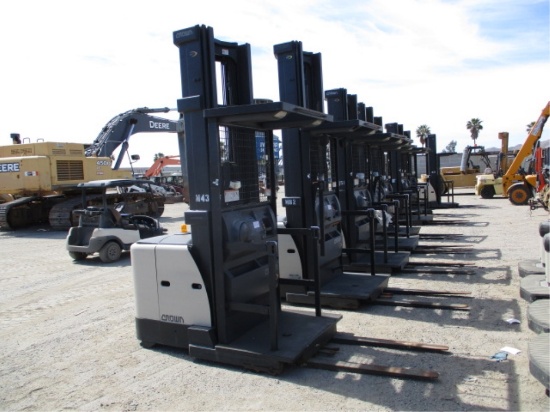 Crown SP3200 Narrow Isle Stand Up Forklift,