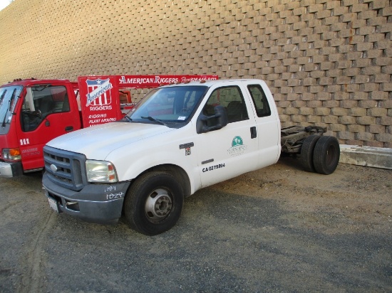 2006 Ford F350 XL Extended-Cab Cab & Chassis,