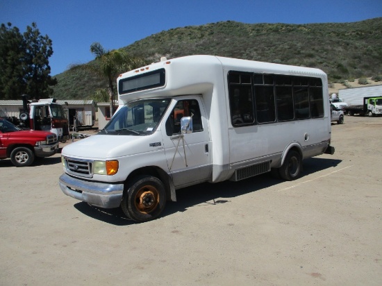 2003 Ford E450 SD Shuttle Bus,