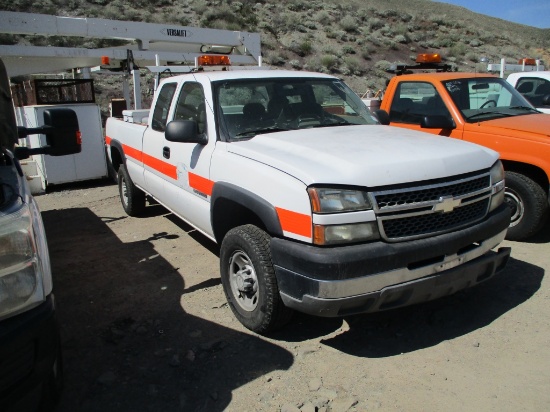 2005 Chevrolet 2500 Extended-Cab Pickup Truck,