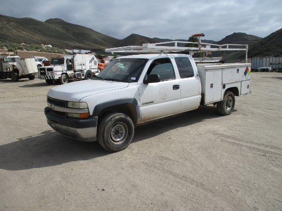 2001 Chevrolet 2500HD Extended-Cab Utility Truck,