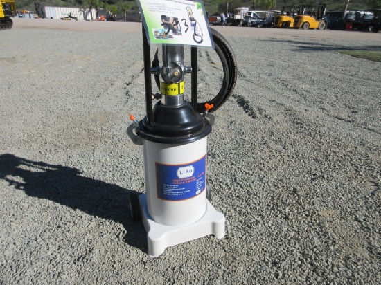 New Unused 3.17 Gallon Air Operated Grease Pump,
