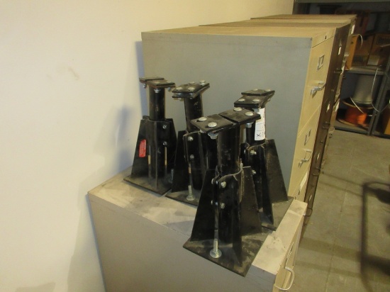 Lot Of (4) Medium Size CP Seismec Pier HD Jacks