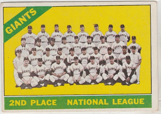SAN FRANCISCO GIANTS 1966 TOPPS TEAM CARD #19 / MAYS
