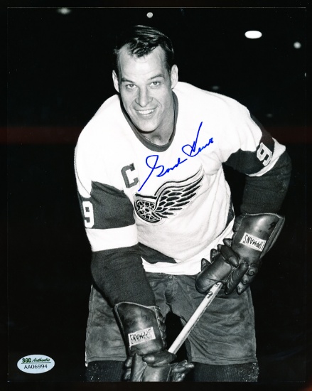 GORDIE HOWE AUTOGRAPHED 8X10 WITH COA