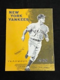 NEW YORK YANKEES 1965 TEAM YEARBOOK / MANTLE