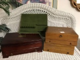 Set of 3 vintage flatware boxes incl. an extra clothed flatware tray -