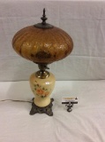 Vintage painted floral scene table lamp w/ crackled amber shade & brass base