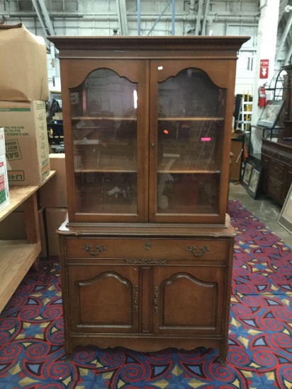 Vintage Bassett Furniture oak china hutch