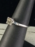Size 5 platinum ring w/ no center stone @ 3.8 grams