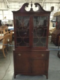 Vintage mahogany Winthrop style curio cabinet/server w/ crested top and in nice cond