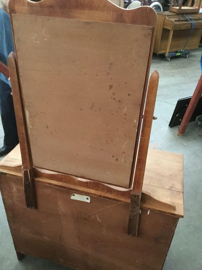 Vintage Kroehler Furniture 3 Drawer Vanity Dresser With Original