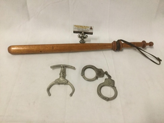 3 law enforcement items - Argus MFG The Iron Claw wrist cuff, 1912 Peerless hand cuffs + nightstick
