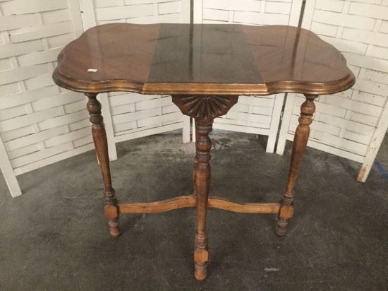 Vintage 4 legged clamshell design hall table or end table with lovely finish