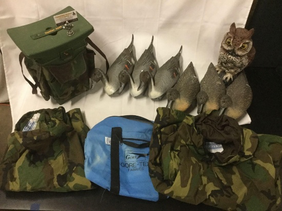 Hunting lot incl. Woodstream seat, 6 plastic duck decoys, Raven Gore-Tex camo parka and more