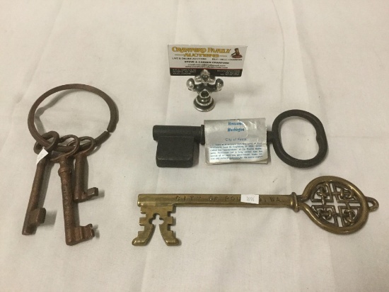 Collection of commemorative keys incl. Poulsbo City key, Vancouver WA repro city key and more