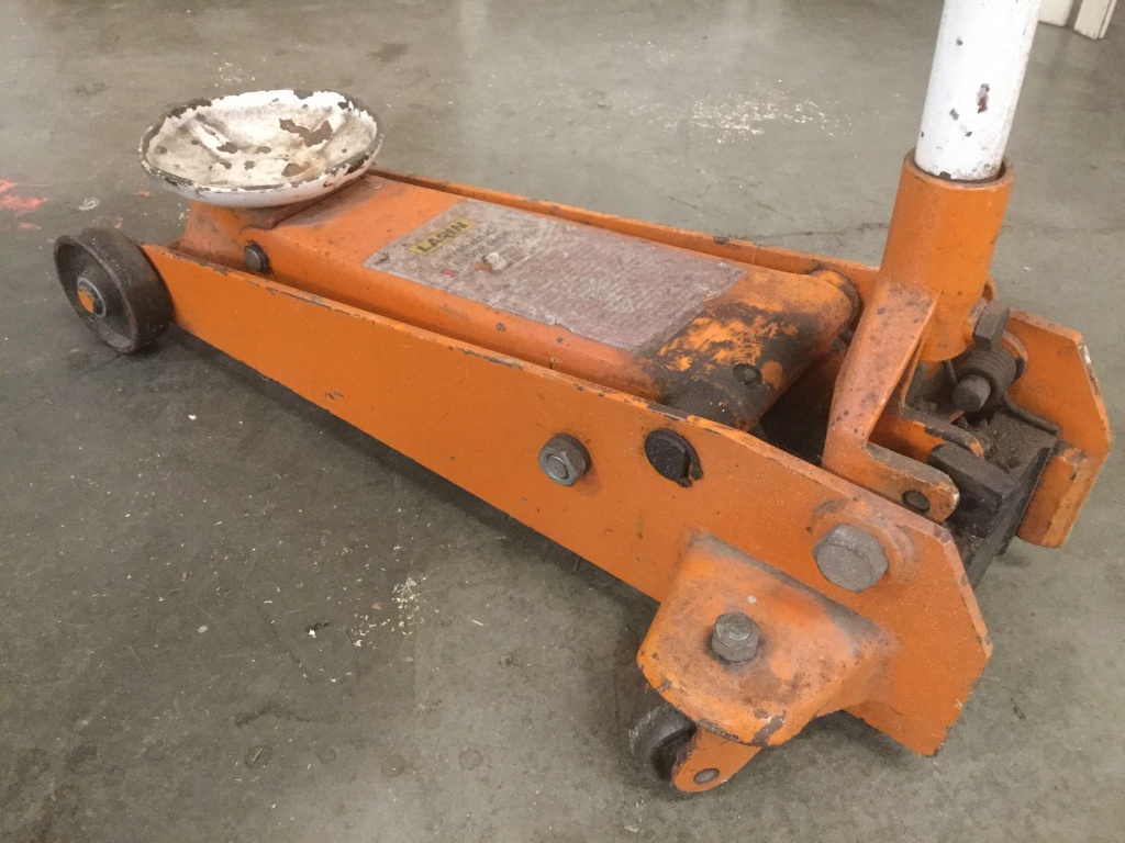 Larin Hydraulic Floor Jack Model No Ly2 Estate Personal