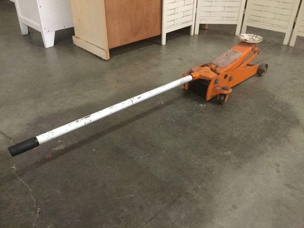 Larin Hydraulic Floor Jack Model No Ly2 Estate Personal