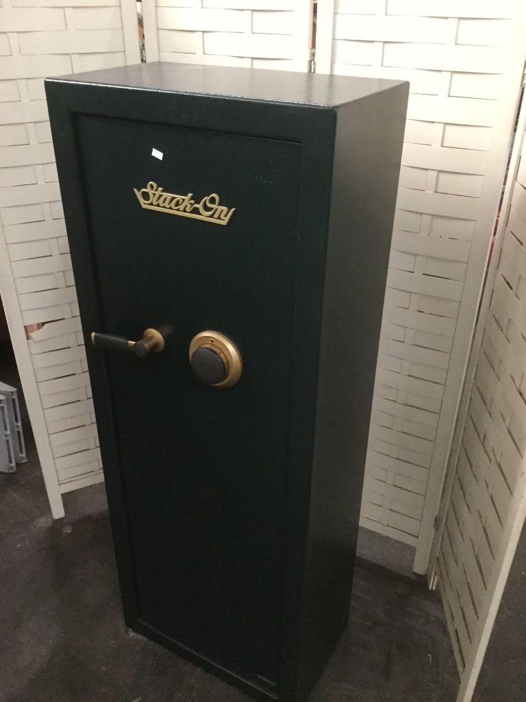 Stack-On large free standing combination gun safe | Guns & Military  Artifacts Firearms Firearms Accessories & Parts Gun Safes | Online Auctions  | Proxibid