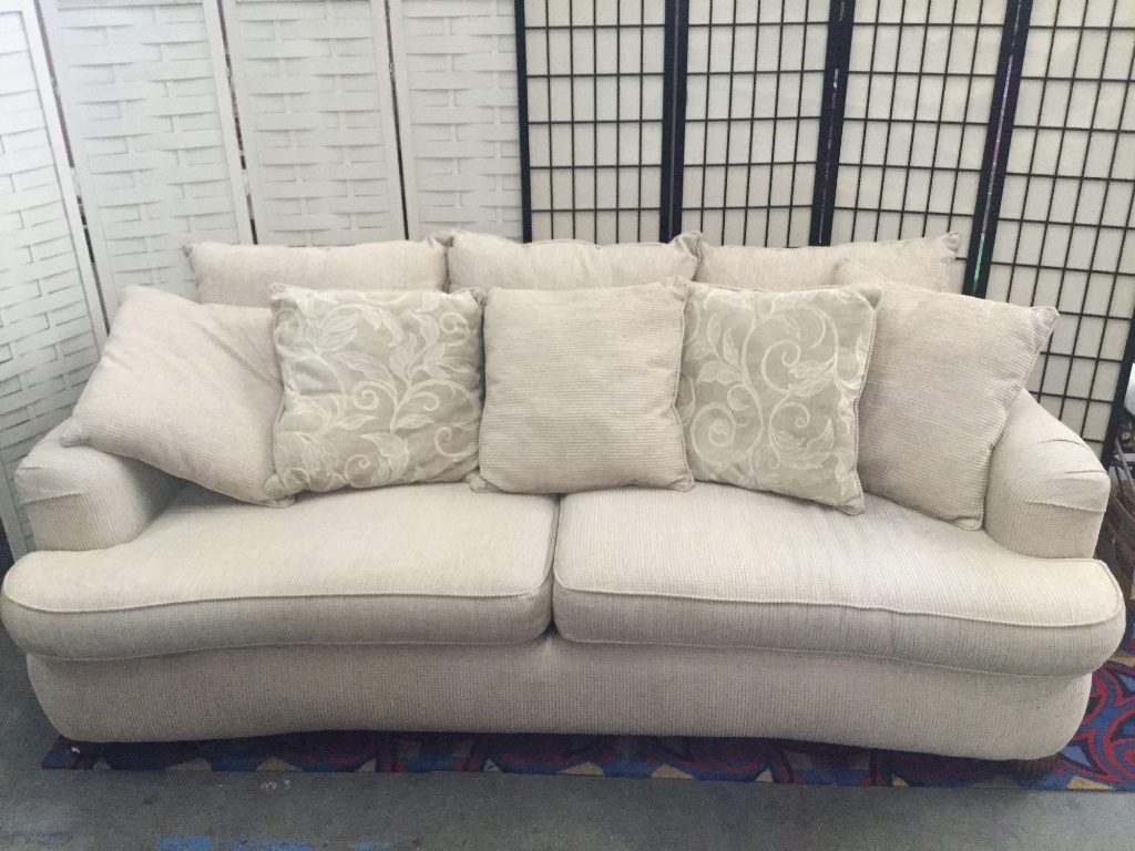 Lot Robert Michael Couch With Many Pillows Lovely Sofa Lot Robert Michael Couch With Many Pillows Lovely Sofa
