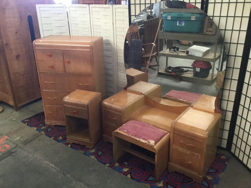 4 Pc Antique Art Deco Maple Vanity And Dresser Set With Bakelite