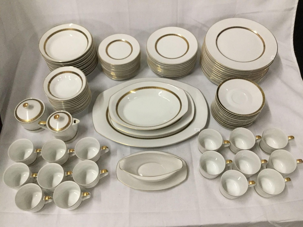 Royal Worcester Wentworth Luncheon Plates 9" 4