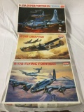 3x Academy military plastic model kits 1/72 scale - B-17 B Flying Fortress, Liberator, Academy etc