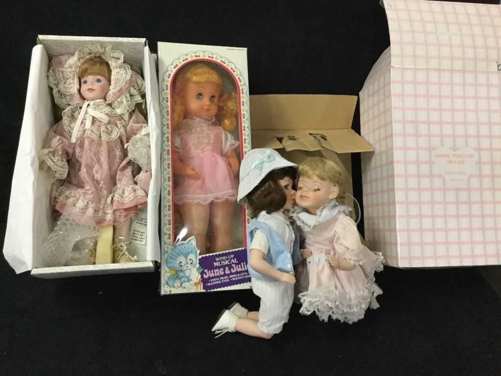 wind up musical dolls
