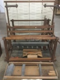 Complete 1940s Kentucky Loom, includes all pieces and 4 Heddles. Tears down easily