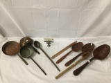 9 antique spoons, scoops, pans and utensils made of copper and wood, see pics