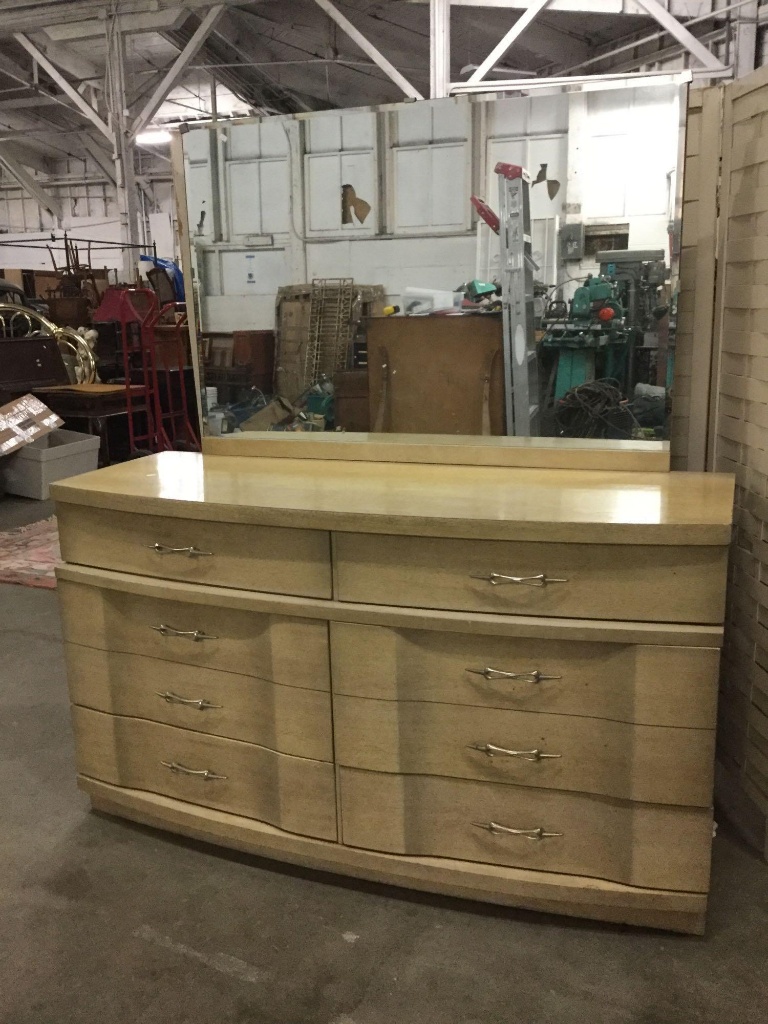Vintage Bassett Furniture Industries Wood 6 Drawer Dresser With