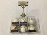 6x authentic MLB baseballs in cases with player signatures incl. Freddie Garcia, Mike Hargrove etc