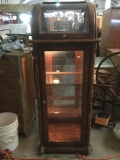 beautiful vintage wood lighted display case w/ 2 lower shelves and curved glass top w/ etched glass