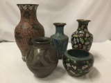 Selection of 5 vases incl. 3 Asian cloisonne and 2 ceramic vases - various designs