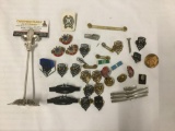 Lot of over 30 vintage US military pins and badges - see pics