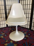 Vintage mid century modern white swivel chair with vinyl cushion - space age chair