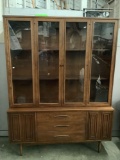 Sculptra by Broyhill 2-piece hutch/ display cabinet w/ glass window doors, 2 cabinets & 3 drawers