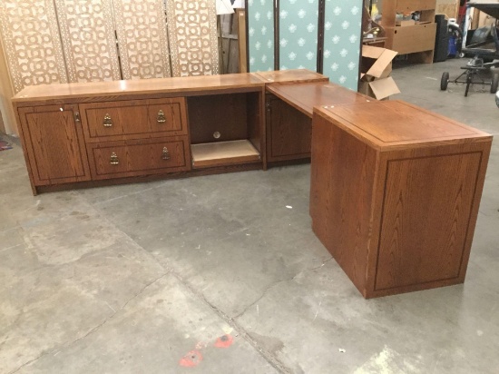 Huge 4 Piece Office Desk/ Corner counter space. Includes keys