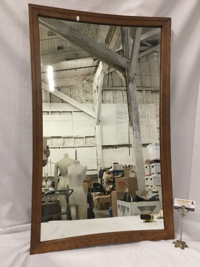Broyhill - Sculptra wood frame mirror with slight inward curve on edges