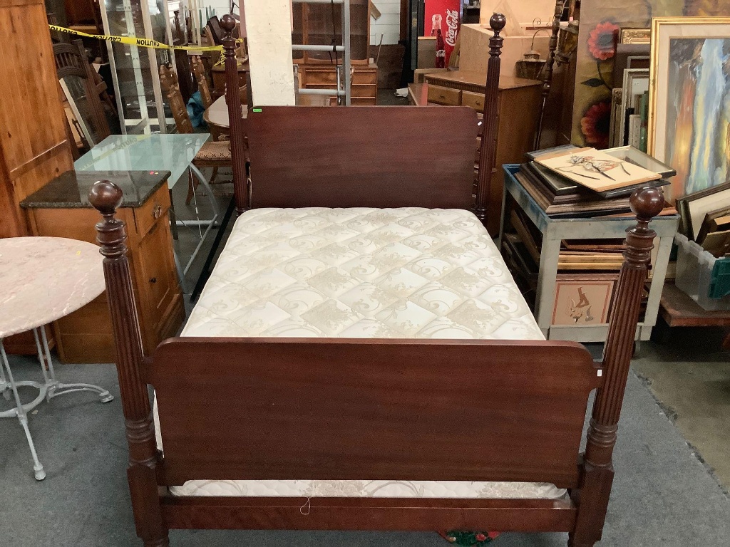 Vintage Queen Size Wooden 4 Poster Bed Frame With Dark Mahogany Color And Mattress Estate Personal Property Furniture Vintage Furniture Online Auctions Proxibid