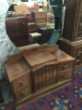 Art deco antique vanity dresser in great condition with circular vanity mirror