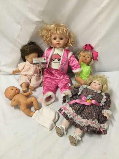 5x Dolls. Cathay Carol Ann Gotz and more. Largest measures approximately 22x17x5 inches.