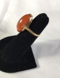 18k yellow gold ring with large carnelian set into it, size 5.25 - weighs 5.9 grams